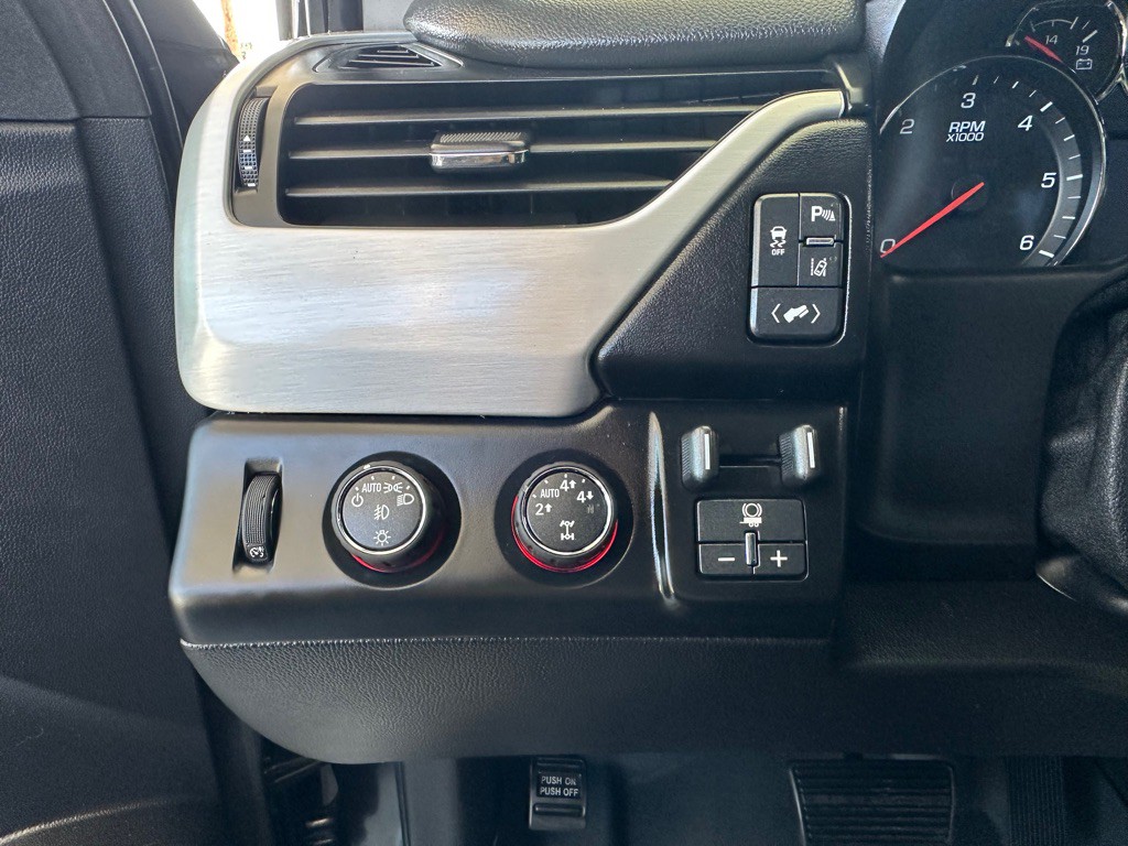 2015 GMC Yukon Image 17