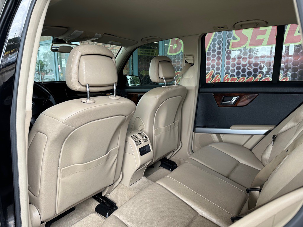 2010 Mercedes-Benz GLK-Class Image 10