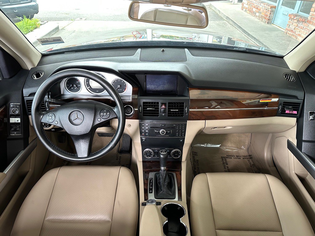2010 Mercedes-Benz GLK-Class Image 11
