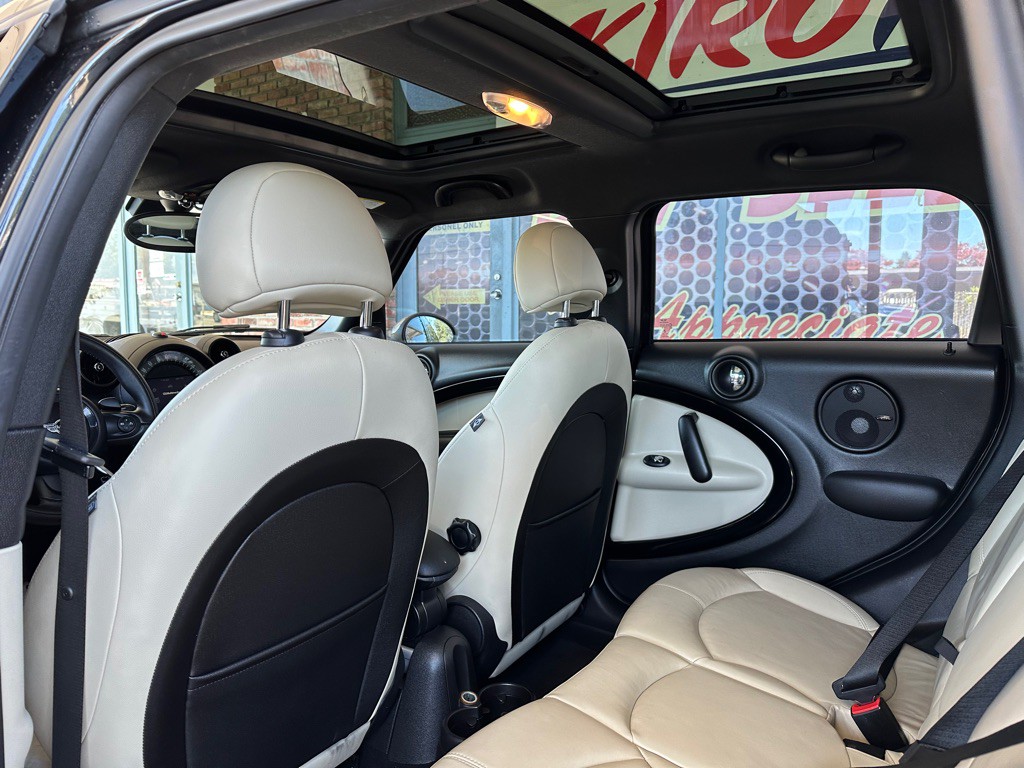 2016 MINI Cooper Image 10