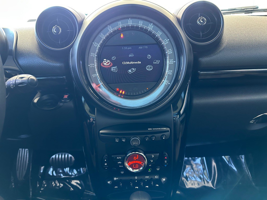 2016 MINI Cooper Image 15