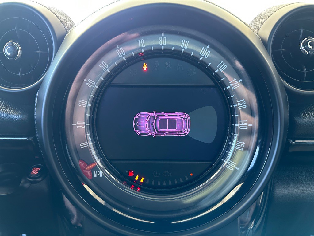 2016 MINI Cooper Image 16