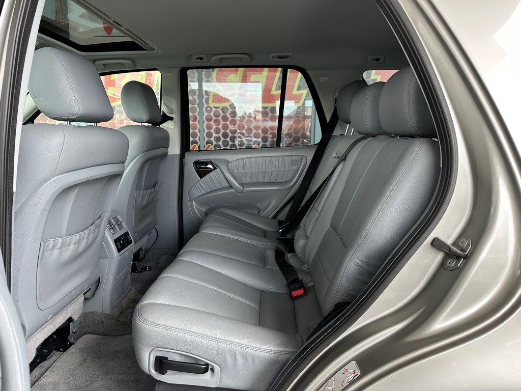 2005 Mercedes-Benz M-Class Image 9