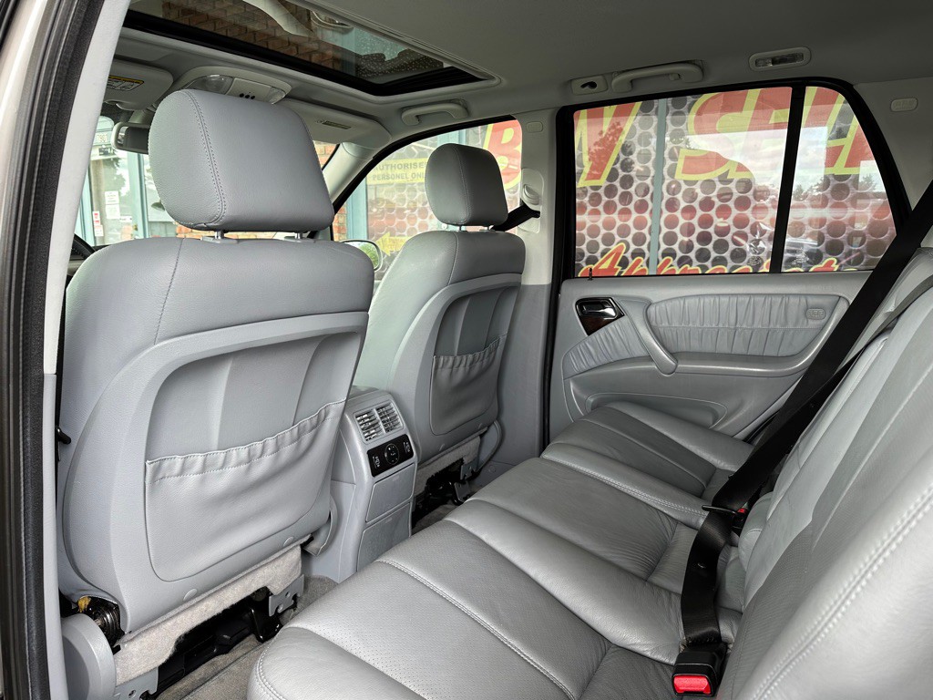 2005 Mercedes-Benz M-Class Image 10