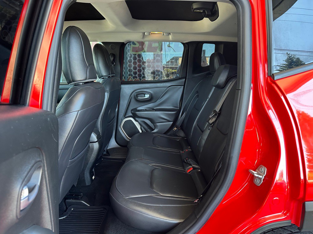 2015 Jeep Renegade Image 9