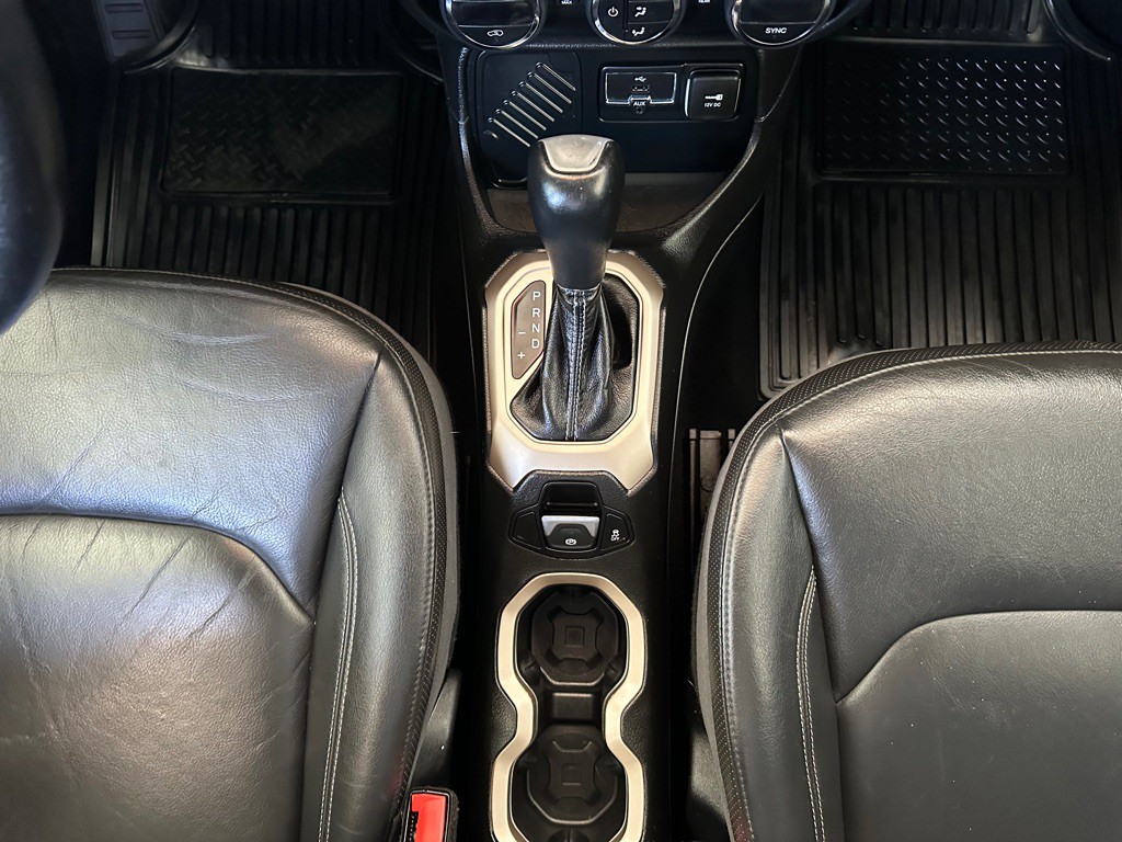2015 Jeep Renegade Image 16