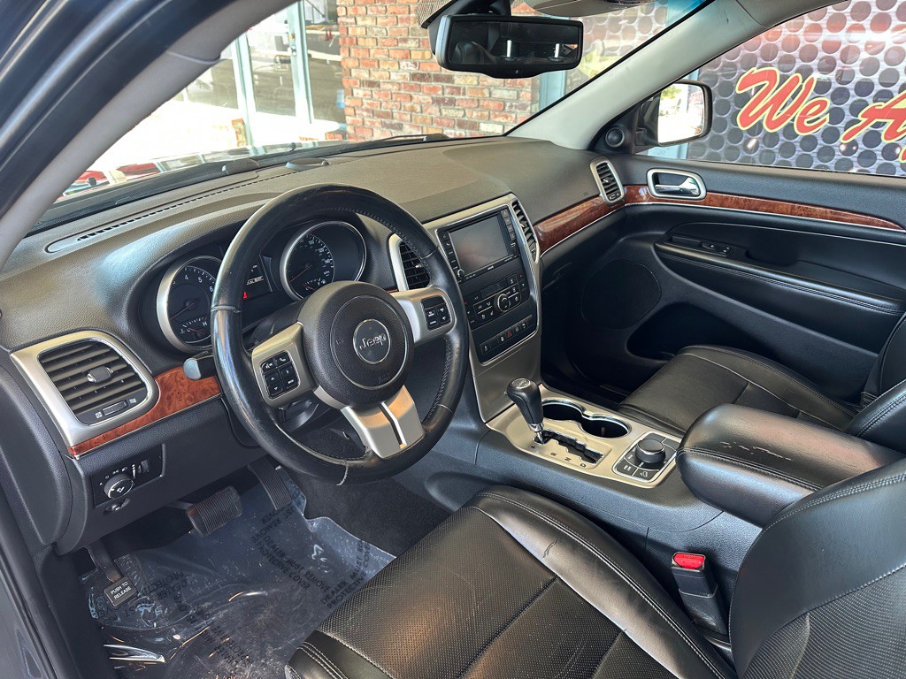 2011 Jeep Grand Cherokee Image 8