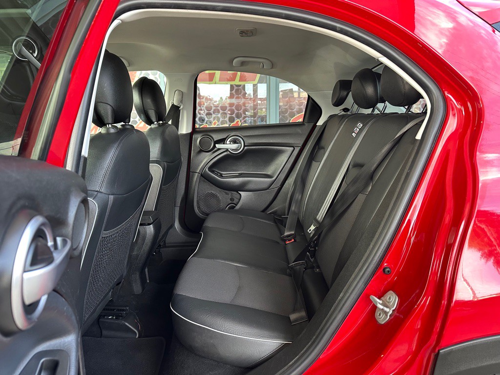 2016 FIAT 500 Image 9