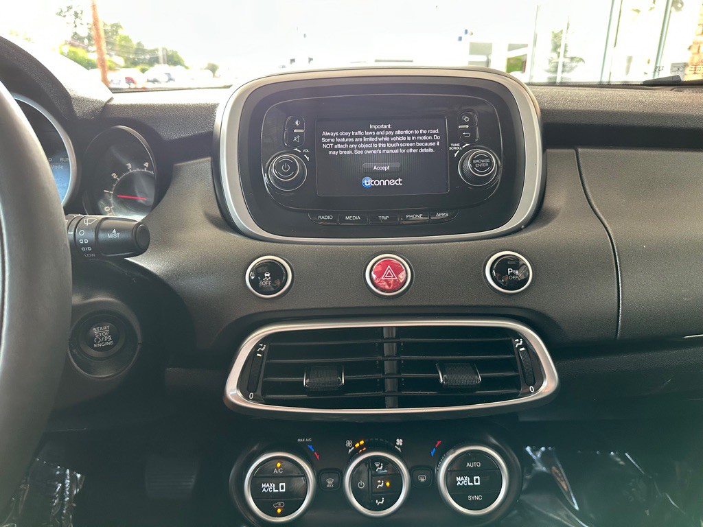 2016 FIAT 500 Image 14