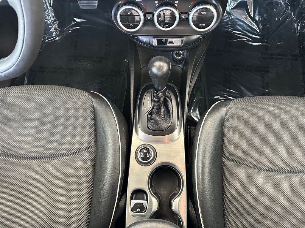 2016 FIAT 500 Image 16