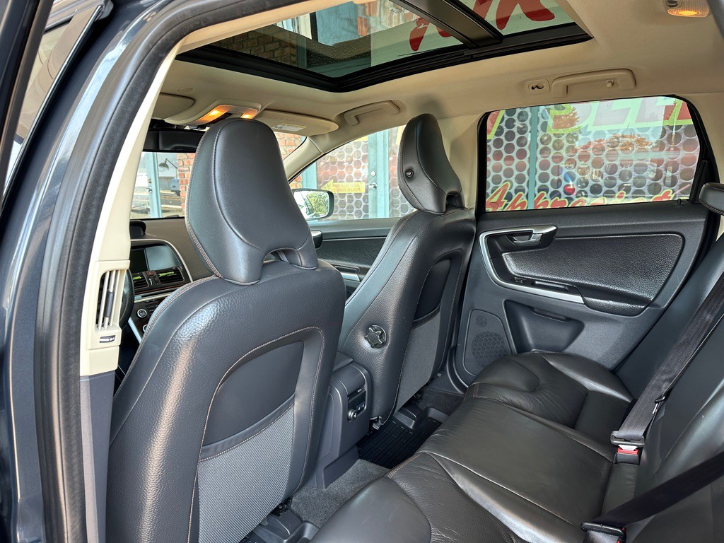 2011 Volvo XC60 Image 10