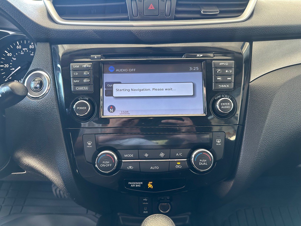 2016 Nissan Rogue Image 14