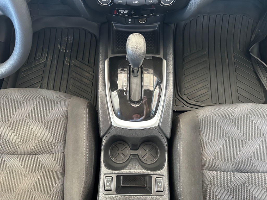 2016 Nissan Rogue Image 16