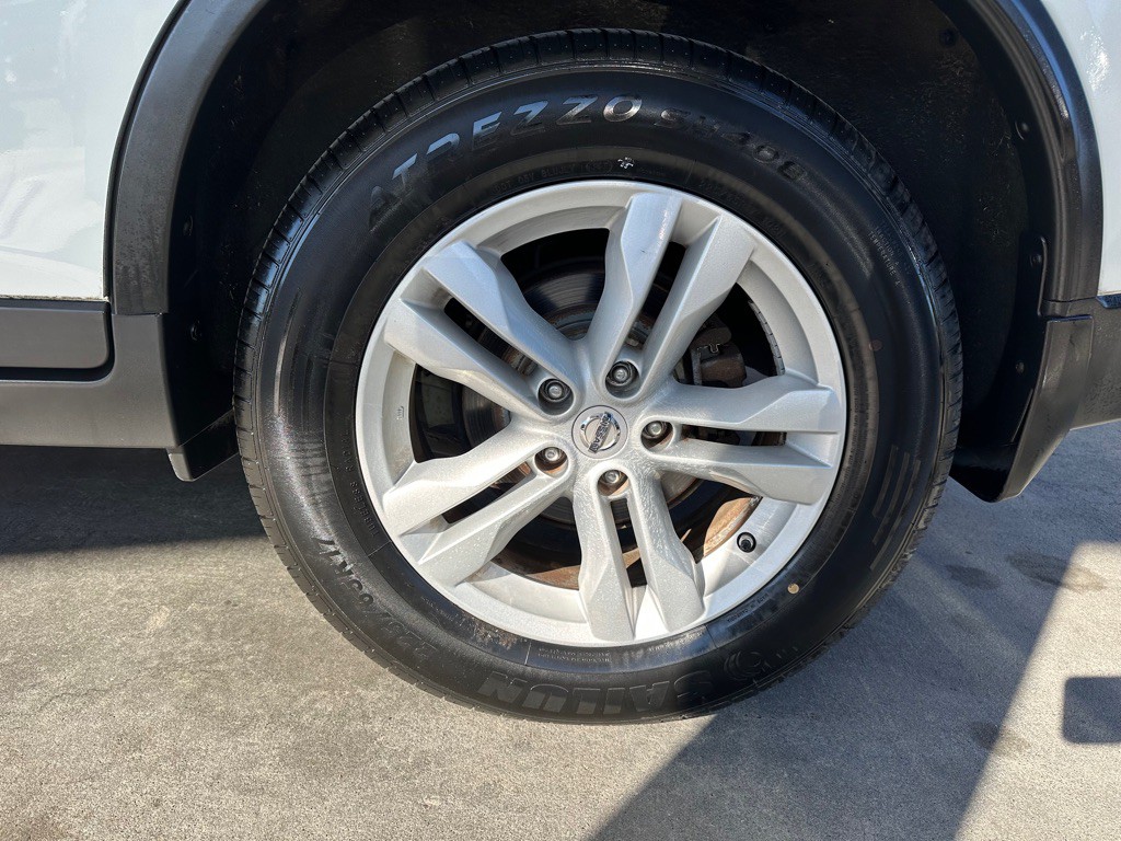 2016 Nissan Rogue Image 17