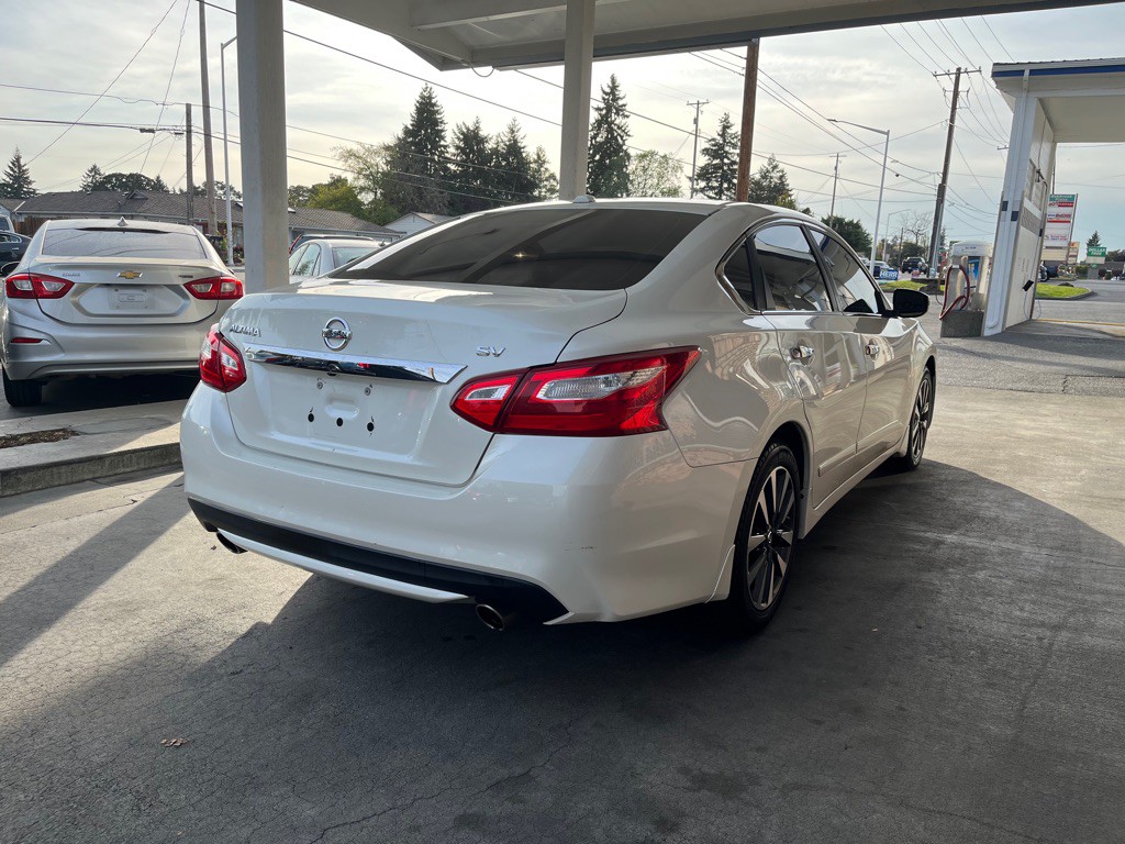 2017 Nissan Altima Image 4