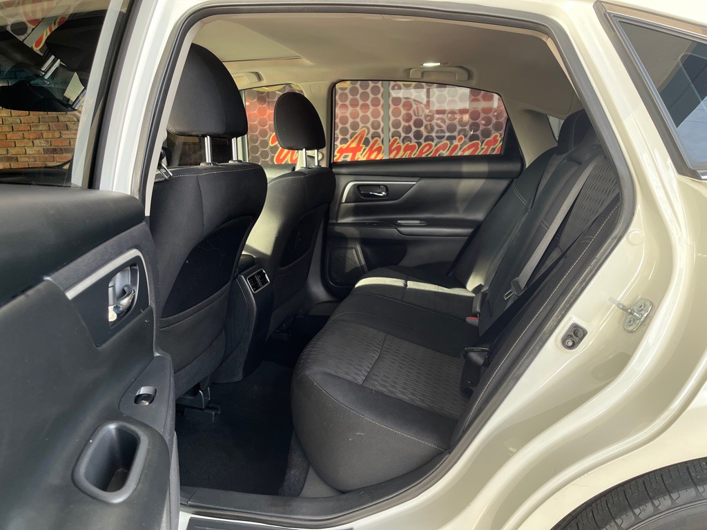 2017 Nissan Altima Image 8