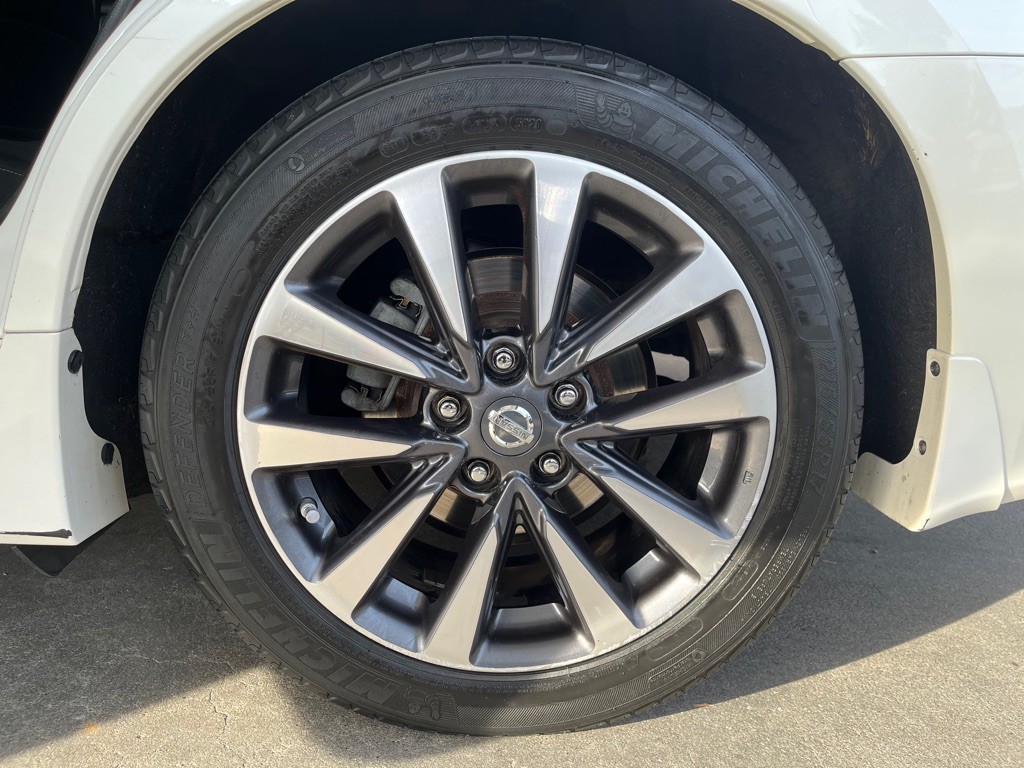 2017 Nissan Altima Image 13