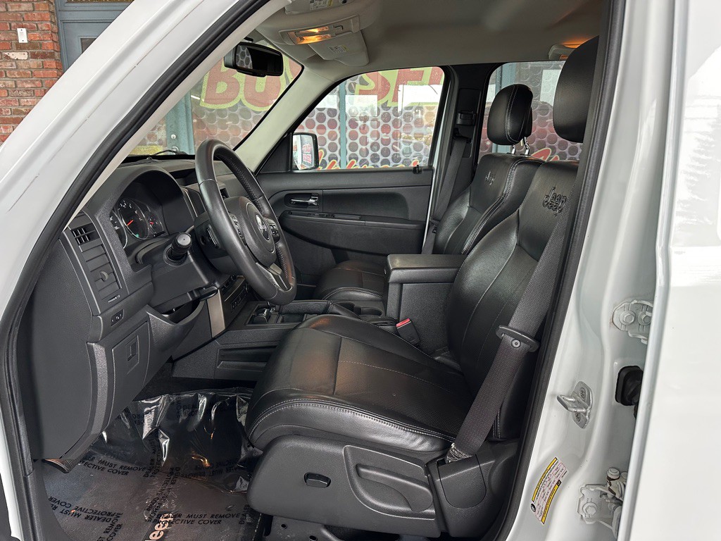 2012 Jeep Liberty Image 8