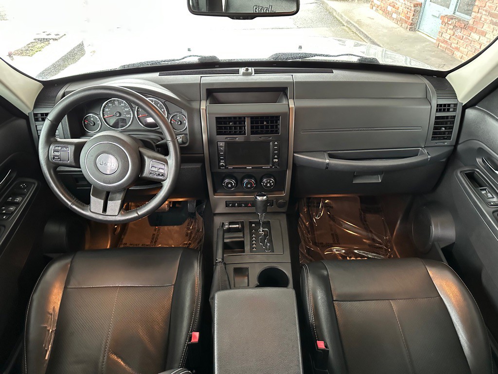2012 Jeep Liberty Image 11