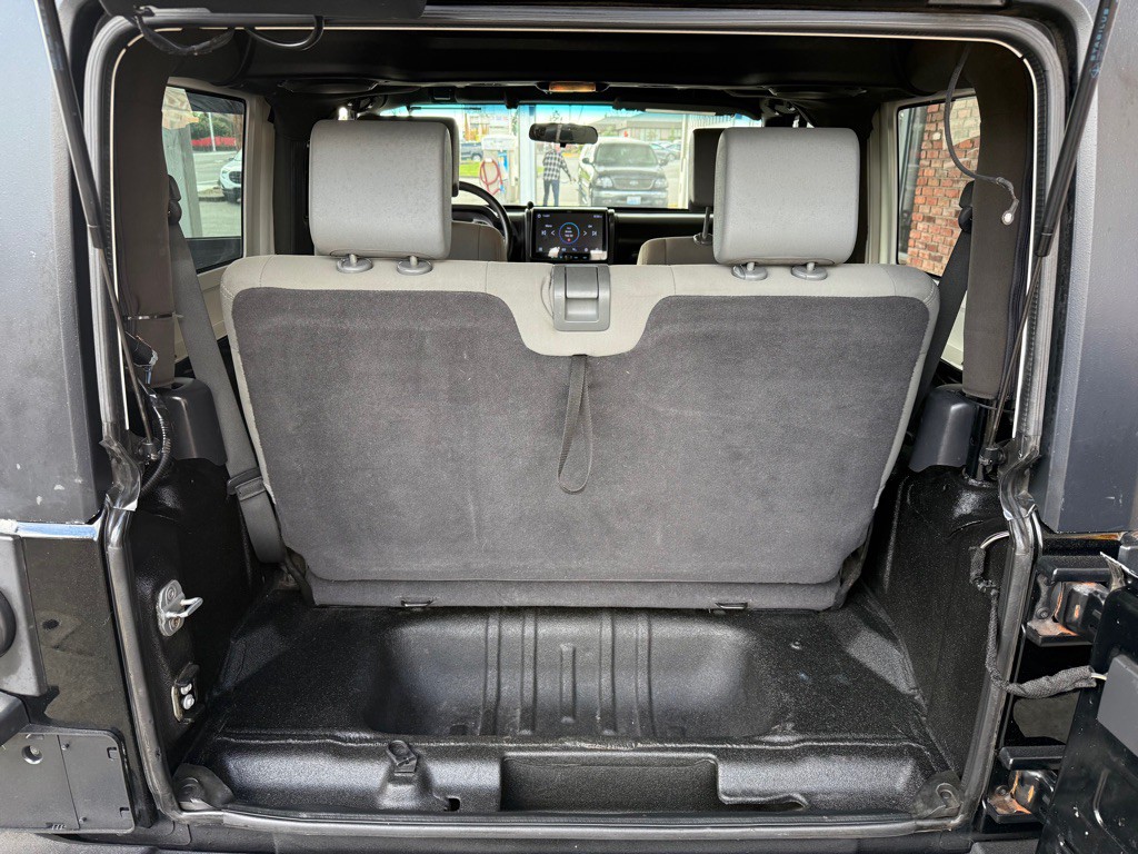 2010 Jeep Wrangler Image 7