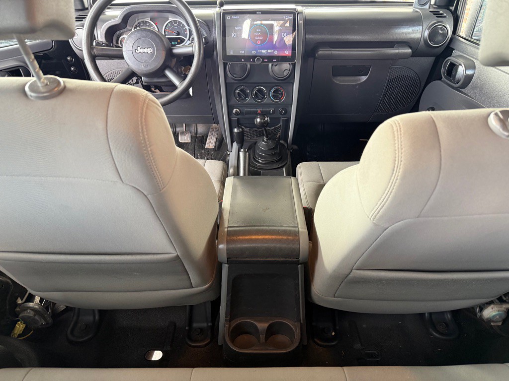 2010 Jeep Wrangler Image 11