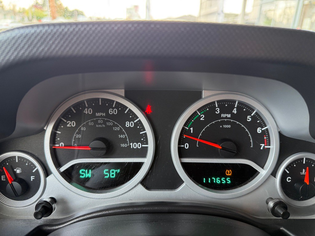 2010 Jeep Wrangler Image 12
