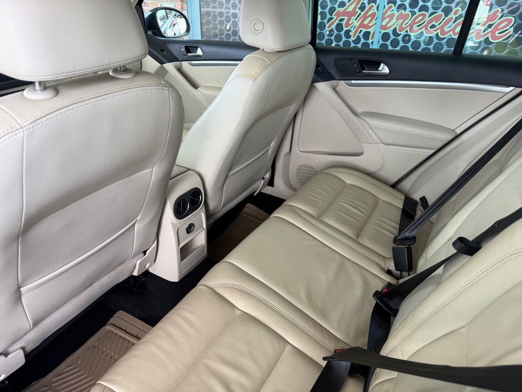 2012 Volkswagen Tiguan Image 11
