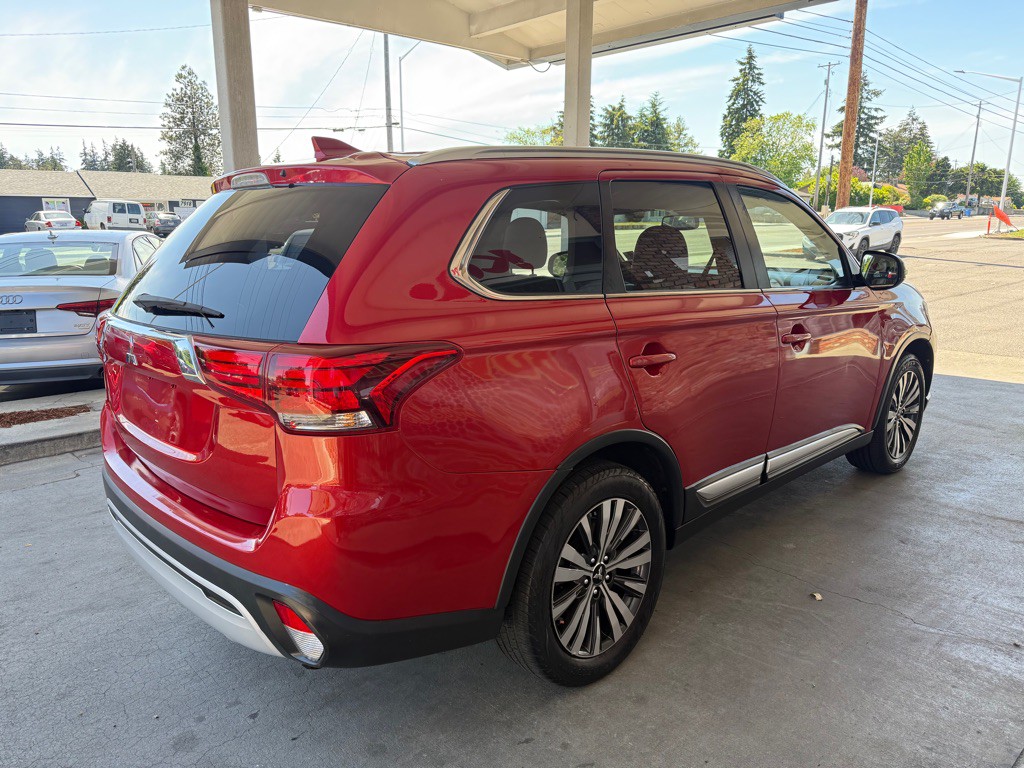 2019 Mitsubishi Outlander Image 4