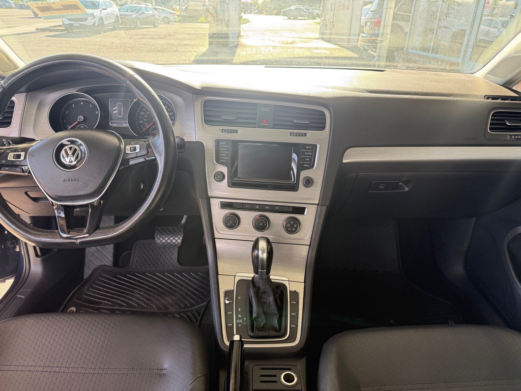 2015 Volkswagen Golf Image 11