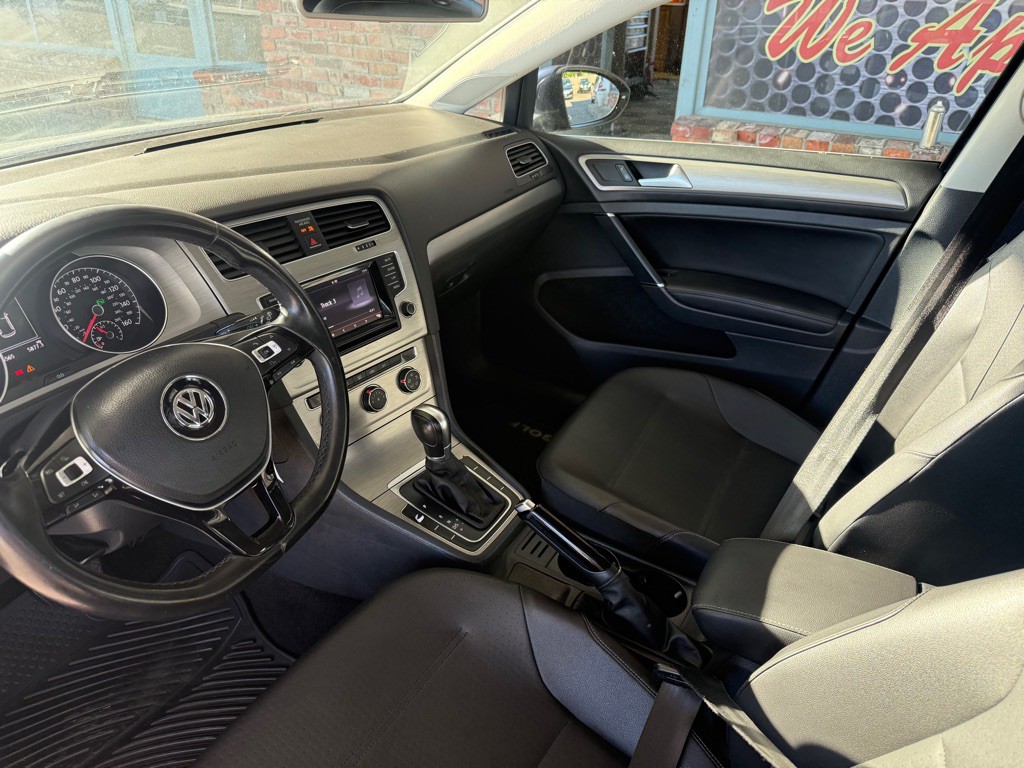 2015 Volkswagen Golf Image 21