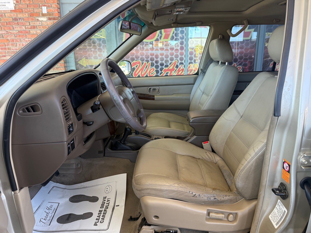 2000 Nissan Pathfinder Image 8