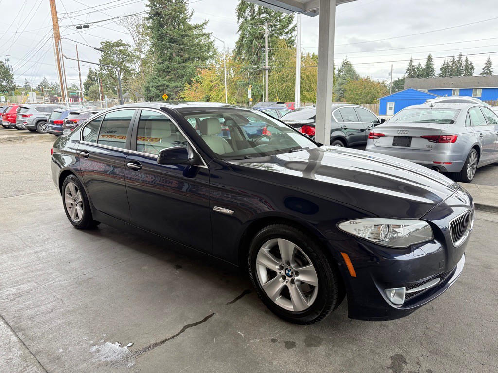 2012 BMW 5 Series Image 3