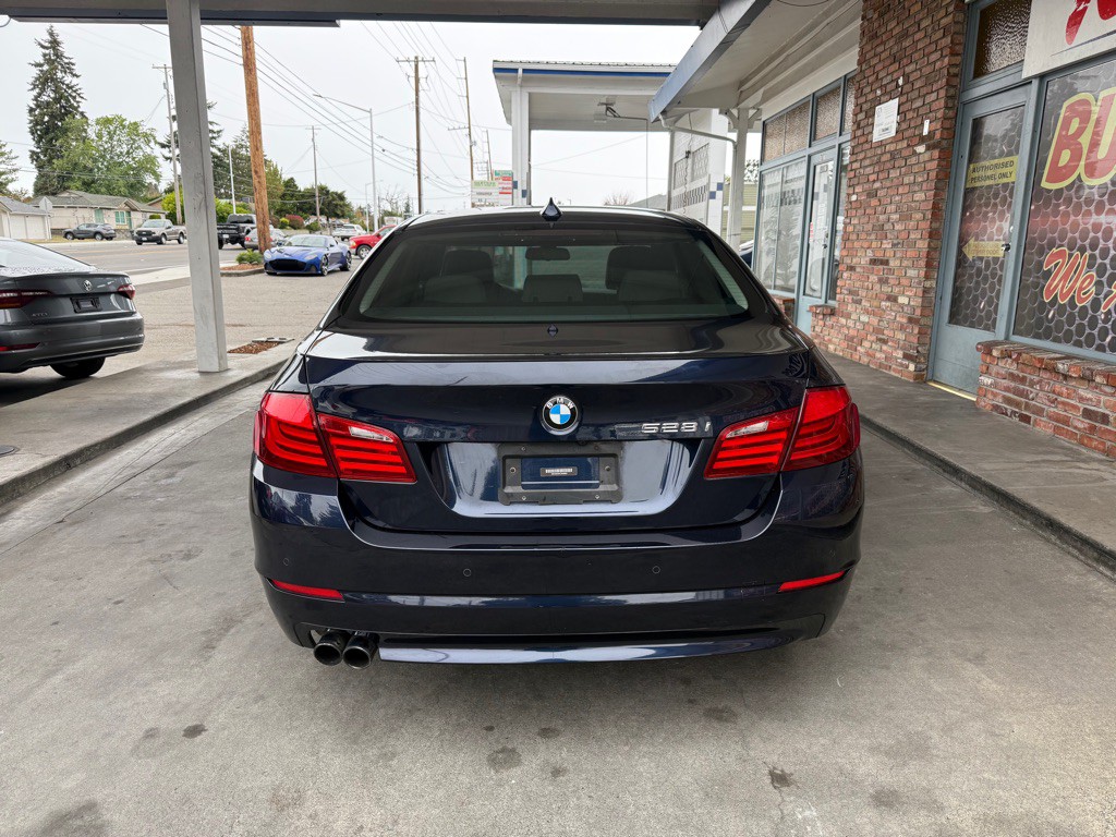 2012 BMW 5 Series Image 5