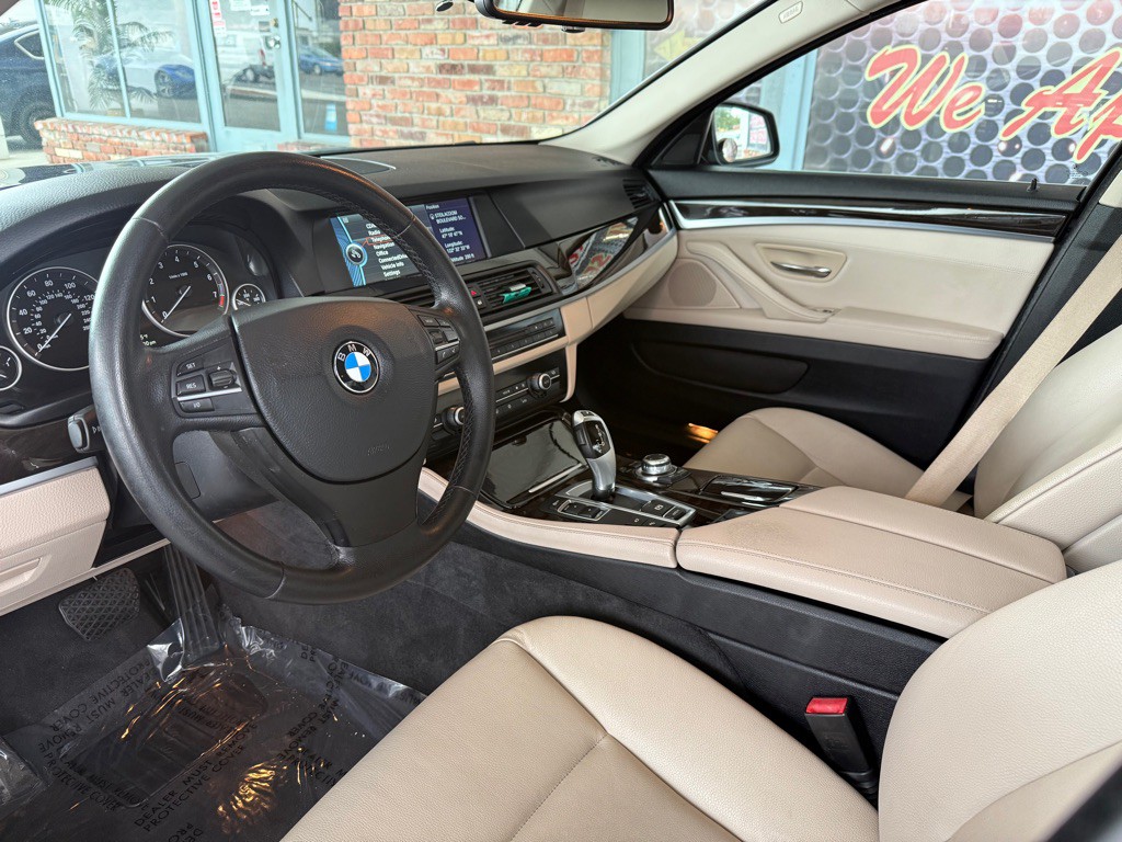 2012 BMW 5 Series Image 9