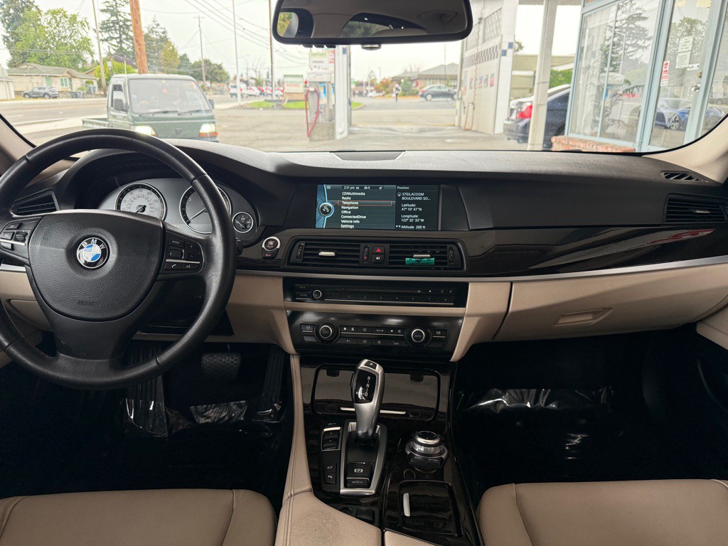 2012 BMW 5 Series Image 11