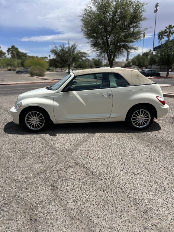 2008 Chrysler PT Cruiser Image 2