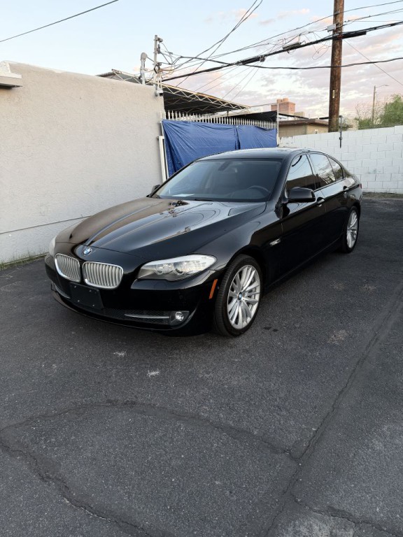 2011 BMW 5 Series Image 1