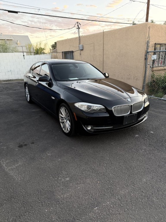 2011 BMW 5 Series Image 2