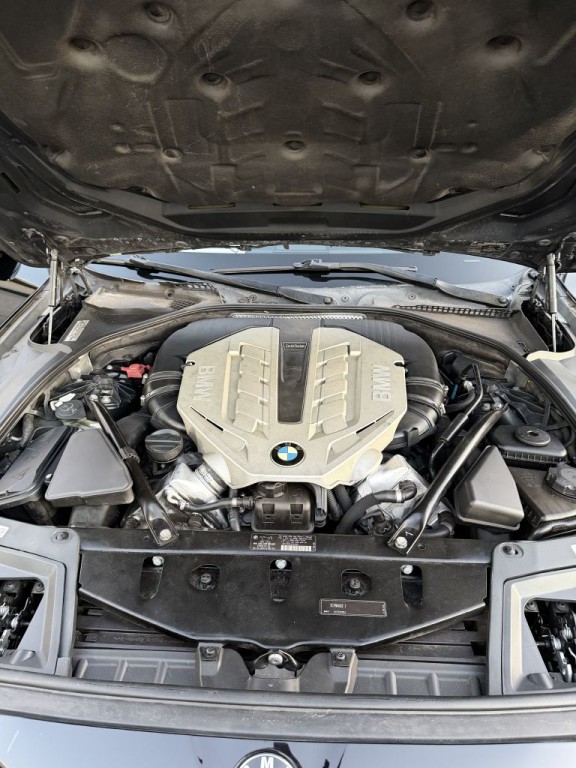 2011 BMW 5 Series Image 7