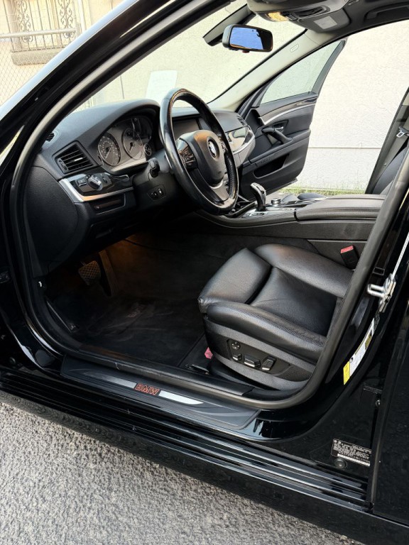 2011 BMW 5 Series Image 8
