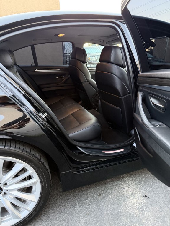 2011 BMW 5 Series Image 11