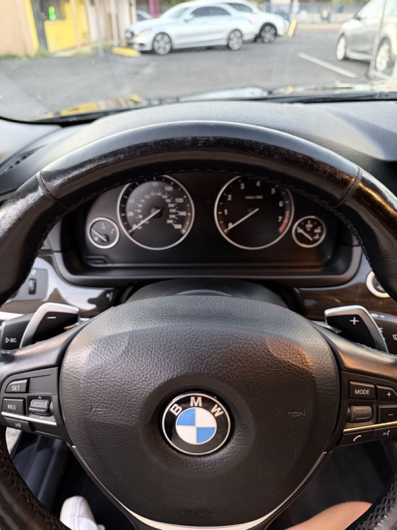 2011 BMW 5 Series Image 12