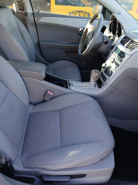 2011 Chevrolet Malibu Image 5