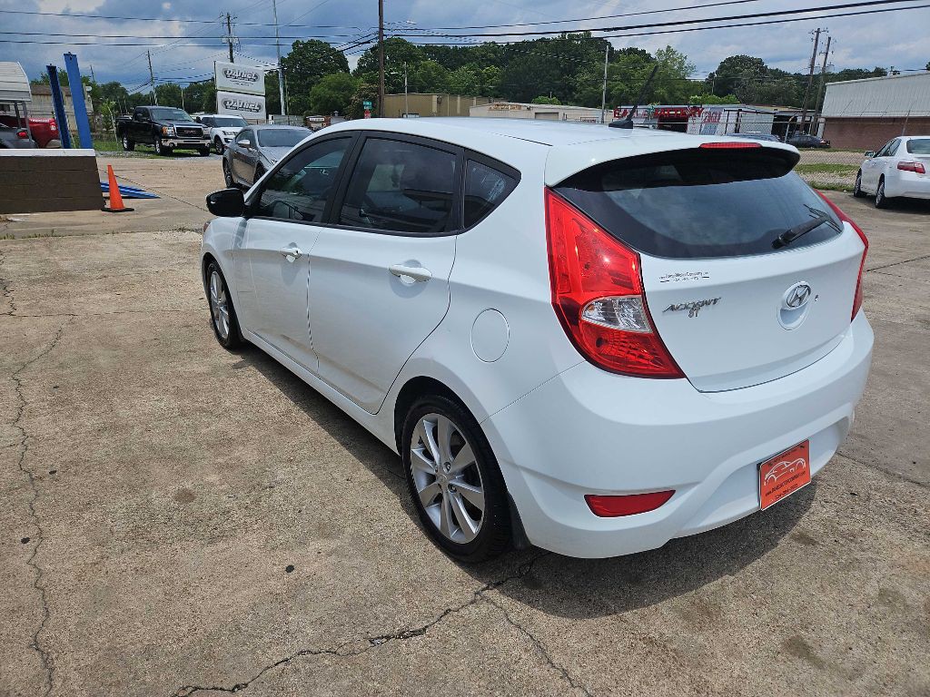 2014 Hyundai Accent Image 3