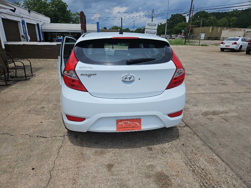 2014 Hyundai Accent Image 4