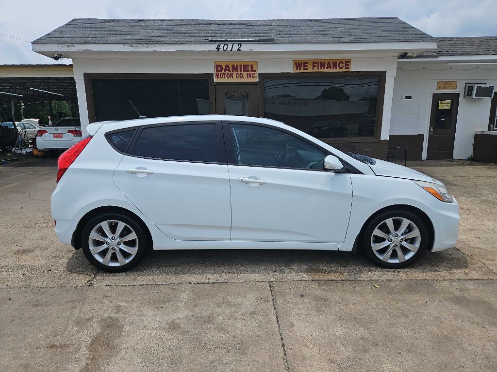 2014 Hyundai Accent Image 1