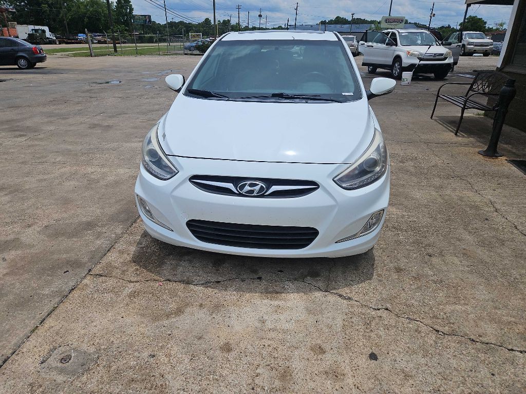2014 Hyundai Accent Image 2