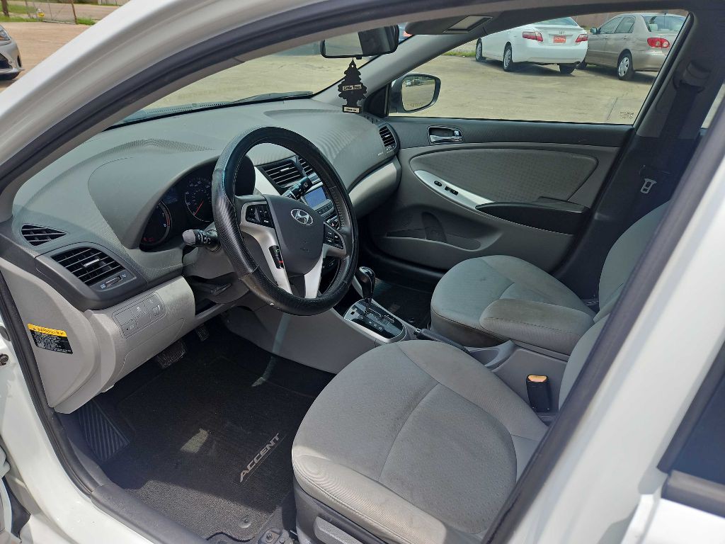 2014 Hyundai Accent Image 6