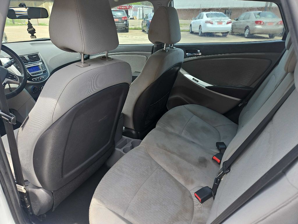 2014 Hyundai Accent Image 10