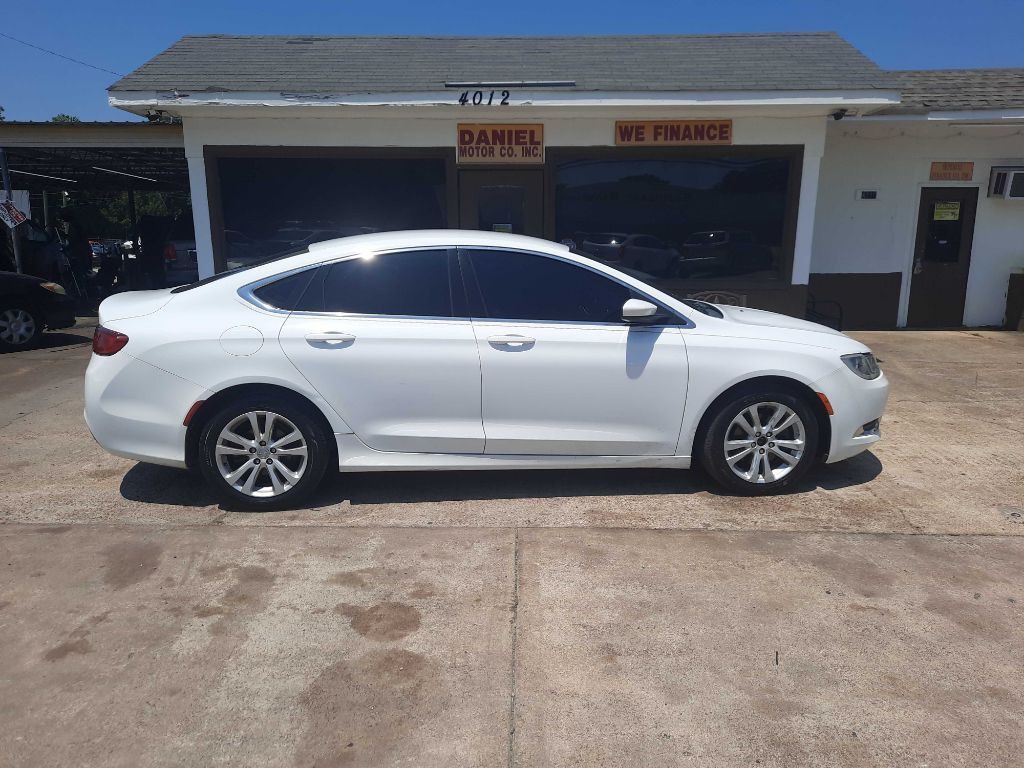 2015 Chrysler 200 Image 1